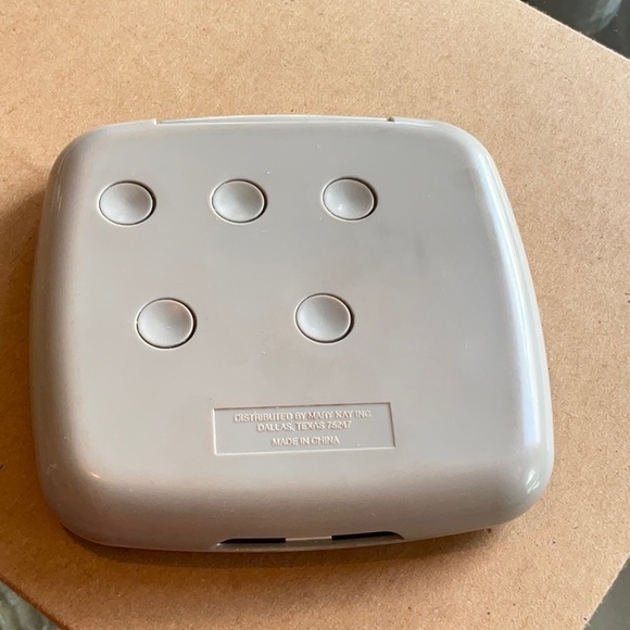 Mary Kay Eyeshadow/Blush Custom Compact, Preowned - Picture 3 of 3